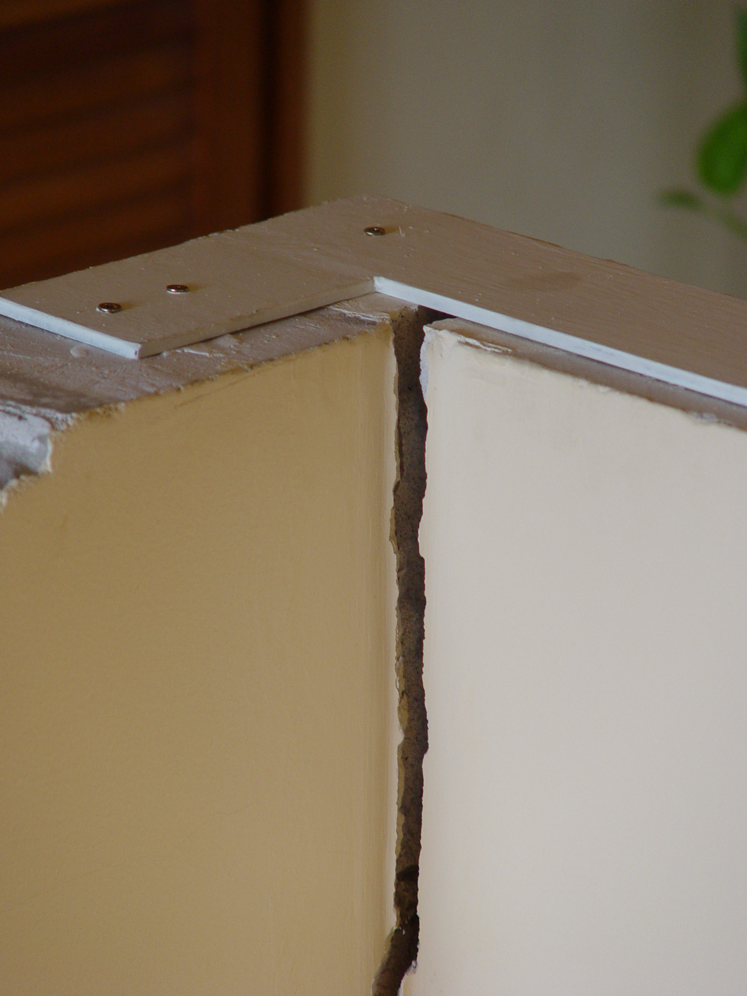 Ideiglenes rögzítés acéllemezzel