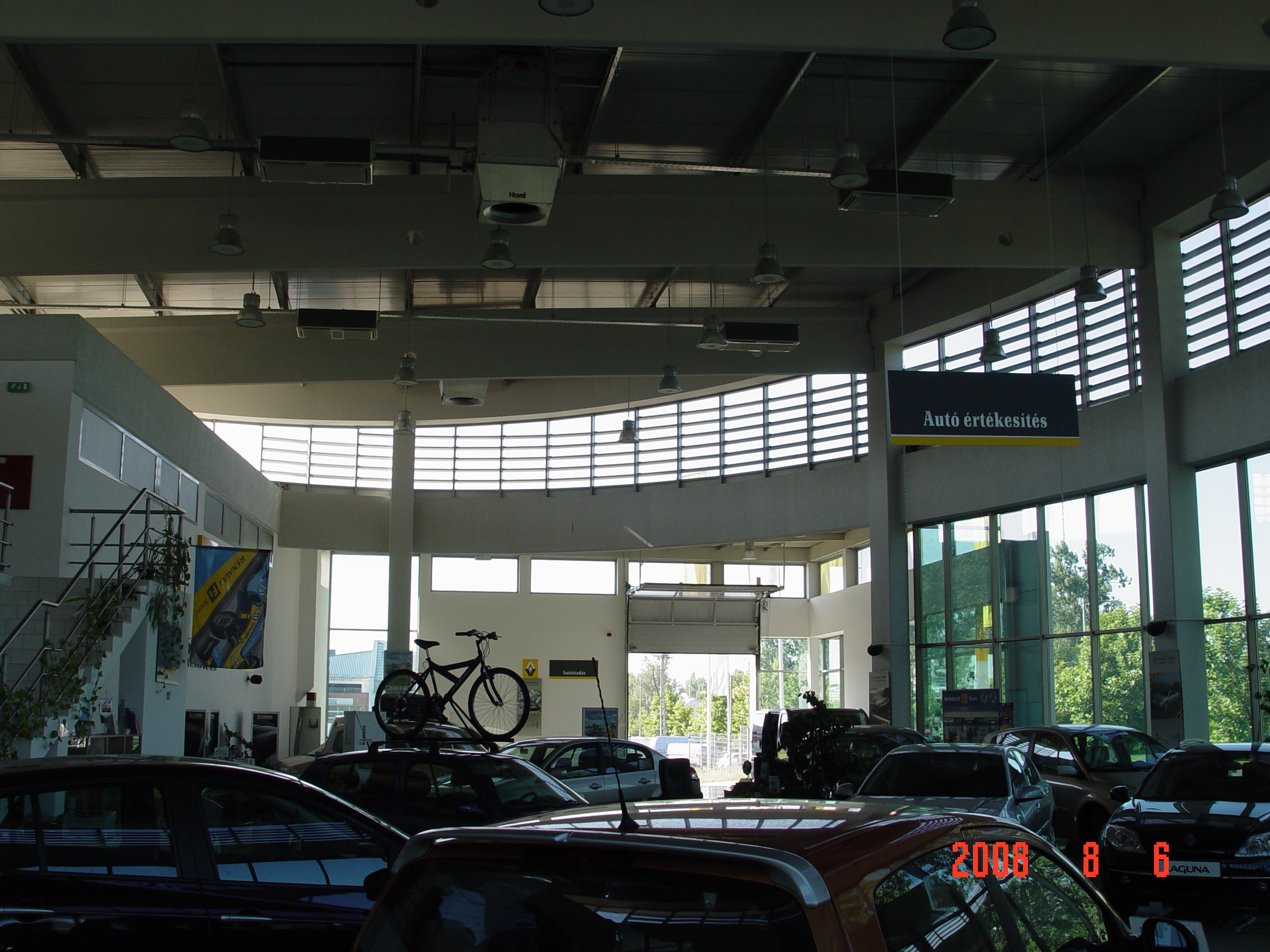 Renault Békési  autószalon, Gödöllő